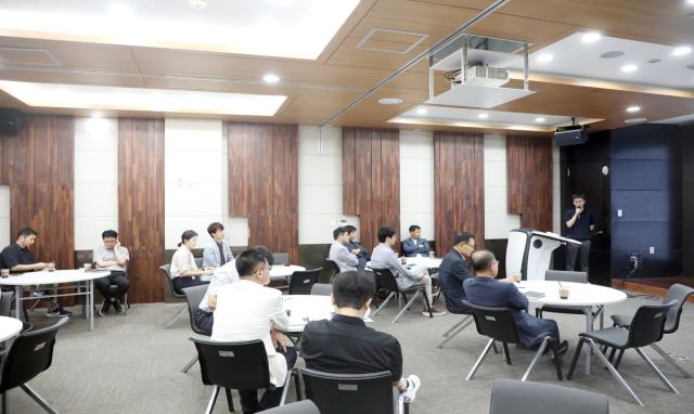 영남이공대학교는 지난 24일 천마스퀘어 1층 컨벤션홀에서 '대학행정업무용 AI Agent 개발 시연회 및 공청회'를 개최했다. (사진 = 영남이공대학교)