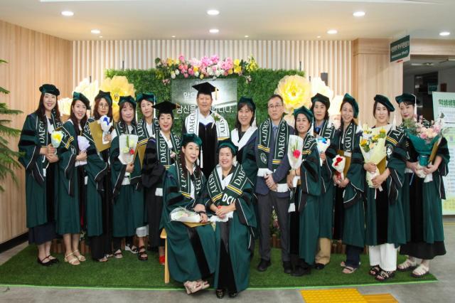 대구사이버대학교는 지난 22일 대구대학교 경산캠퍼스 사범대학 1관에서 2025학년도 후기 학위수여식을 개최했다. (사진 = 대구사이버대학교)
