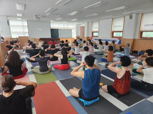 ‘요가명상학과 워크숍’ 모습. (사진 = 원광디지털대)