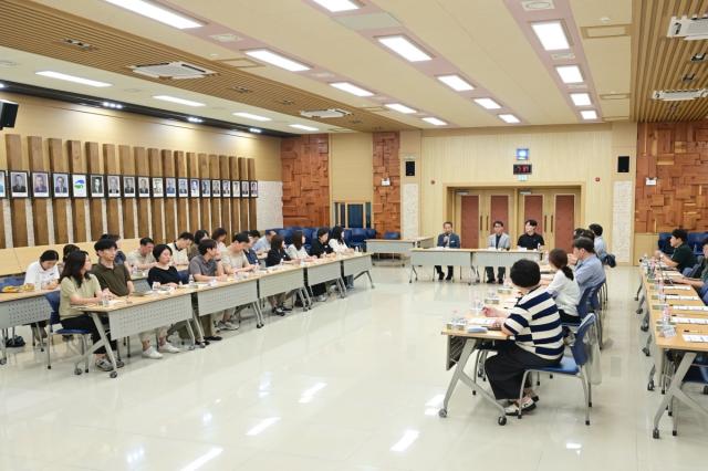 고령군은 지난 25일 군청 대가야홀에서 각 분야 팀장, 지역사회보장협의체 위원, 사회복지시설 관계자, 지역주민 등 40여 명으로 구성된 ‘제6기 고령군 지역사회보장계획 수립 TF팀