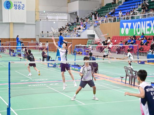 청송군은 8월 27일부터 오는 9월 7일까지 12일간 청송국민체육센터에서 ‘2026 청송황금사과배 전국연맹종별 배드민턴 선수권대회(중·고)’를 개최한다고 밝혔다. (사진 = 청송군