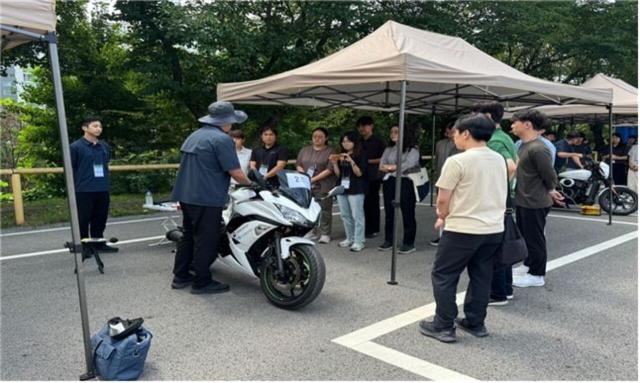 27일 경기도교통연수원에서 운행차 수시점검 업무 담당 공무원을 대상으로 소음 측정 방법·기준 등에 대한 교육이 진행되고 있다. (사진 = 한국교통안전공단 경기남부본부)
