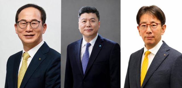 양종희(왼쪽부터) KB금융지주 회장, 권광석 전 우리은행장, 이재근 KB금융지주 글로벌사업부문장. (사진 = KB금융지주)