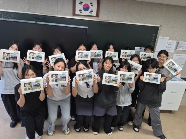 영양군청소년상담복지센터는 25일부터 28일까지 관내 고등학교를 방문해 2027학년도 대학수학능력시험을 준비하는 고3 청소년 84명에게 ‘수능 응원키트’를 전달했다고 밝혔다. (사진