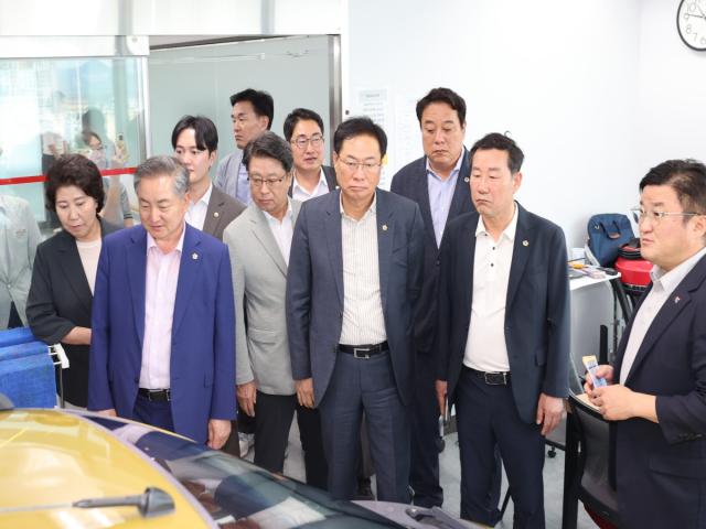 경상북도의회 행정보건복지위원회는 지난 26일부터 27일까지 2일간 구미와 김천 지역의 주요 복지 및 청소년 지원 시설을 방문하여 현장 의정활동을 펼쳤다. (사진 = 경상북도의회)