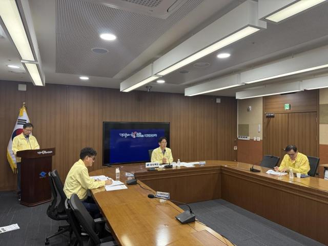 경상북도는 지난 27일 행정부지사 주재로 도내 22개 시·군 부단체장과 영상회의를 통해 ‘하천·계곡 및 주변지역 불법시설 정비현황 점검회의’를 개최했다. (사진 = 경상북도)