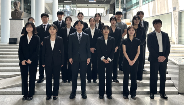 ‘아리취업챌린지 2기’ 취업서류대비반 프로그램 참여자 단체 기념촬영 모습. (사진 = 안양대학교)