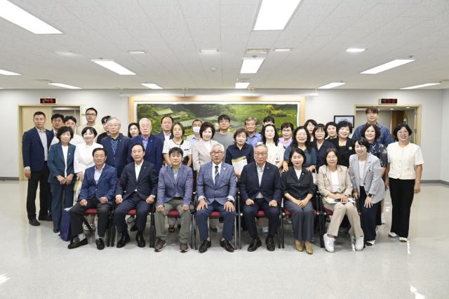 민주평화통일자문회의 대구달성군협의회는 31일 달성군청 상황실에서 최재훈 달성군수를 비롯해 자문위원 등 40여 명이 참석한 가운데 ‘2026년 3분기 정기회의’를 개최했다. (사진