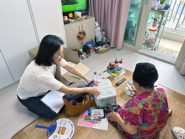 안동시 75세 진입자․독거 어르신 치매 조기검진, 75세 진입자 및 75세 이상 독거 어르신 대상 무료 인지선별검사, 조기 발견과 적극적인 관리로 치매 예방․관리 체계 강화 (사진