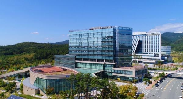 한국산업단지공단은 미래 산업단지를 이끌어갈 신입 및 경력직 22명을 선발하는 ‘2026년 하반기 채용’ 지원서 접수를 시작했다고 31일 밝혔다. (사진 = 한국산업단지공단)