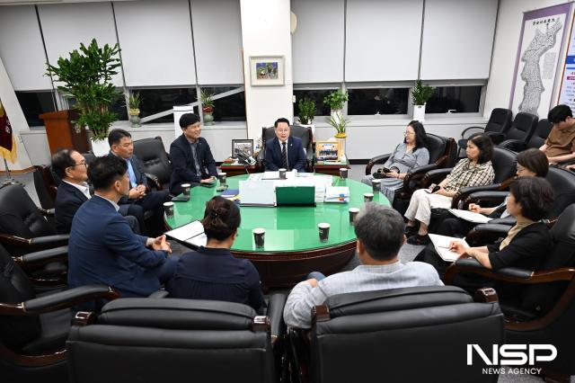 성중기 완주군의회 의장이 지난 28일 완주군주민자치협의회와 간담회를 열고 주민자치 활성화 방안을 논의했다.