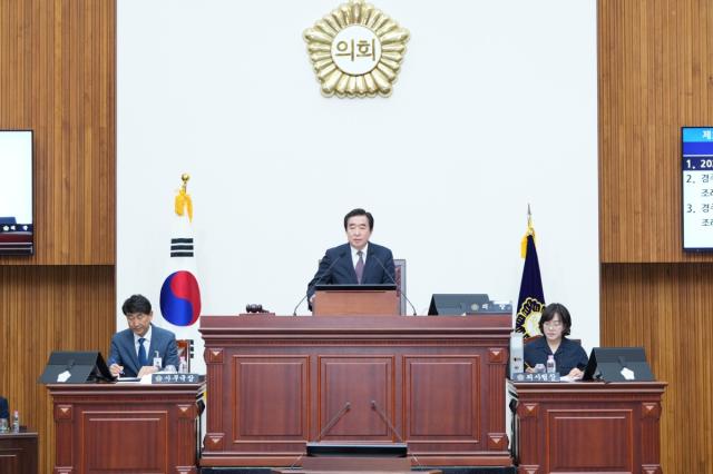 경주시의회는 31일 본회의장에서 제300회 임시회 제2차 본회의를 열고 7일간의 임시회 일정을 마무리했다. (사진 = 경주시의회)