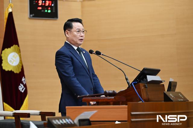 완주군의회 성중기 의장이 1일 제303회 정례회 개회식에서 개회사를 하고 있다. (사진 = 완주군의회)