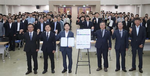 김대중 전남광주특별시교육감이 1일 전남청사 대회의실에서 열린 ‘청렴 비전 선언식’에서 청렴도 향상 마스터플랜을 발표하고 있다. (사진 = 전남광주특별시교육청)