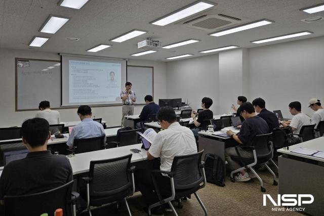 국립군산대학교 풍력 지지구조시스템 에너지혁신연구센터(EIRC)가 지난달 26~28일 ‘2026년 하반기 해상풍력 지지구조물 설계기술 재직자 교육’을 실시했다. (사진 = 국립군산대