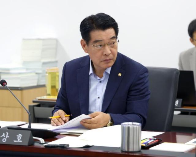 이상호 성남시의원이 제312회 임시회 도시건설위원회 행정사무처리상황을 청취하고 있다. (사진 = 이상호 의원실)