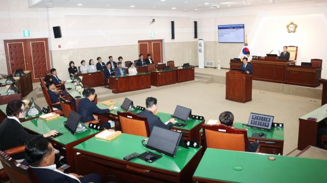의성군의회는 2일부터 오는 18일까지 17일간의 일정으로 제293회 제1차 정례회를 개회하고 본격적인 의사일정에 돌입한다. (사진 = 의성군의회)