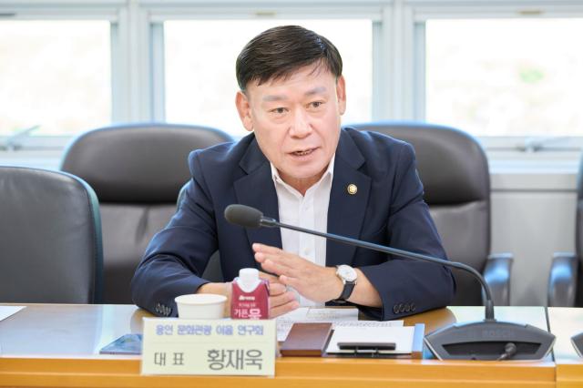 의원연구단체 ‘용인 문화관광이음연구회’ 황재욱 대표가 발언하고 있다. (사진 = 용인특례시의회)