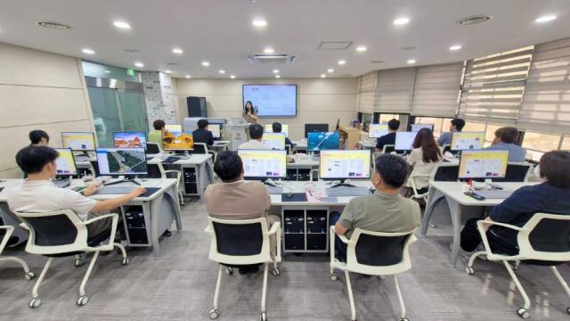 안동시 하반기 공무원 생성형 AI 역량강화 교육 실시, 5급 이상 관리자 및 6급 이하 실무자 160명 대상, 문서 작성․자료 분석․시각화 등 행정업무 활용 실습 (사진 = 안동시