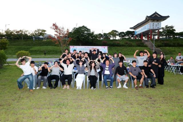 청년과 함께 안동의 미래를 그리다, 안동시 청년생각, 공감대로(路) 개최, 지역 3개 대학 학생 40여 명 참여, 월영열차․와룡빛터널 체험과 치맥으로 격의 없이 이야기 나눠 (사진