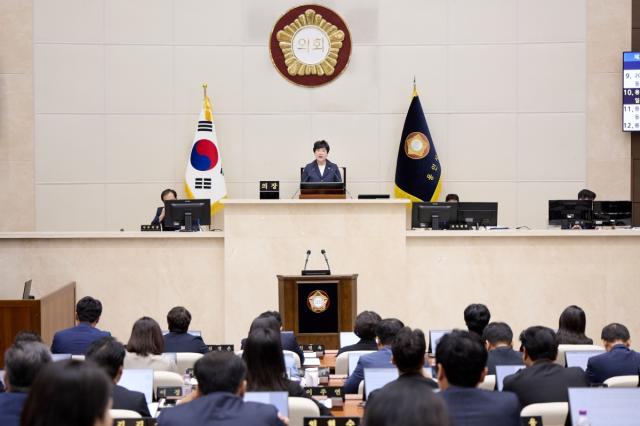 8일 용인특례시의회 본회의장에서 제306회 제1차 정례회 제2차 본회의가 열리고 있다. (사진 = 용인특례시의회)