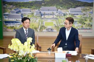 (NSP NEWS Image)최기영 봉화군수, 이철우 경북도지사 만나 지역 현안 협조와 예산 지원 건의