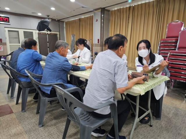 이날 농업인 200여 명이 참여해 한방진료와 근골격계 건강관리, 검안서비스 등을 제공받았으며, 농업인들은 한자리에서 자신의 건강 상태를 살펴보고 필요한 진료와 상담을 받을 수 있었