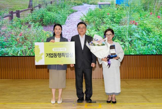 (왼쪽부터) 현대엔지니어링 김민정 특화설계팀장, 서울시 김성보 행정2부시장, 현대엔지니어링 송명숙 마케팅전략실장 (사진 = 현대엔지니어링)