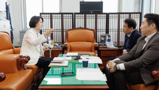 (NSP NEWS Image)[오늘의 정책 픽]추미애 경기지사, 국회 예결위원장 만나 10개 국비사업 2,446억 원 증액 건의