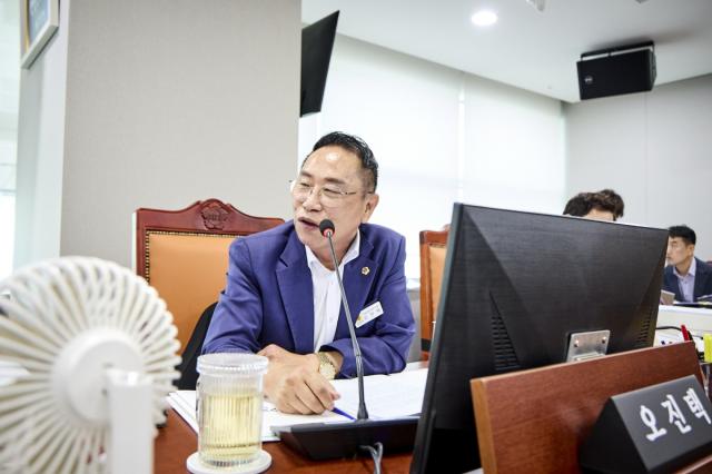 9일 오진택 경기도의원이 건설교통위원회 2026년도 제2회 추가경정예산안 심사에서 발언하는 모습. (사진 = 경기도의회)