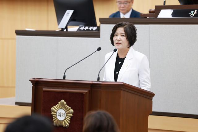문상엽 의원이 무선지구 주민이 집 근처에서 편리하게 장을 볼 수 있는 ‘무선 생활시장’ 조성을 제안했다. (사진 = 여수시의회)