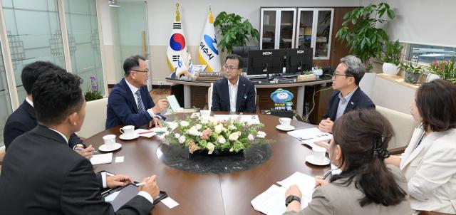 서영학 여수시장이 유엔관광기구(UN Tourism) 방문단과 면담을 가졌다. (사진 = 여수시)