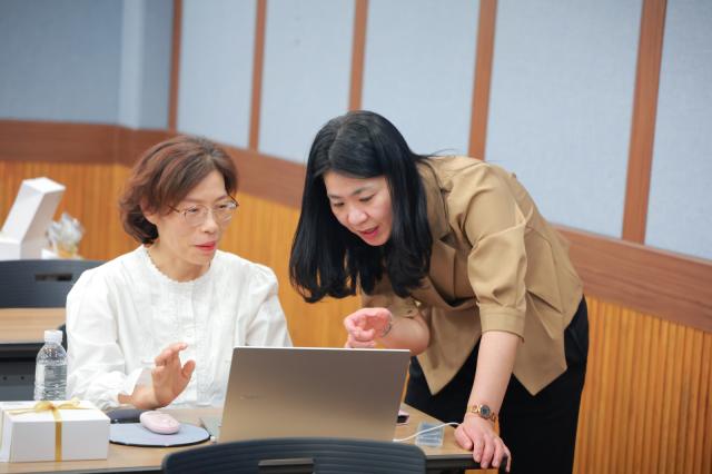 원광디지털대학교 교수법 워크숍 실습 지도 모습. (사진 = 원광디지털대)