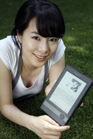 [NSP PHOTO]전자종이 이용한 e-북 시대 활짝